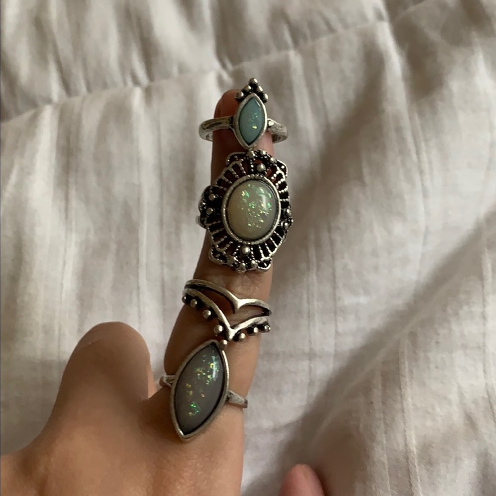 4 Silver Rings - Picture 3 of 3